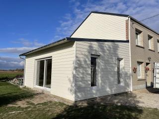 Miniature ossature bois et extension bardage cédral C08