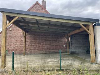 Miniature Carport bois et tôles en bac acier